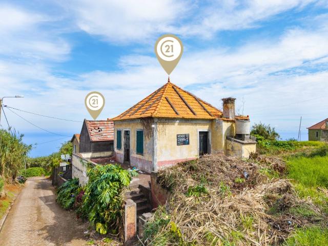Moradia Tradicional com Terreno e Grande Potencial Santa, Porto Moniz