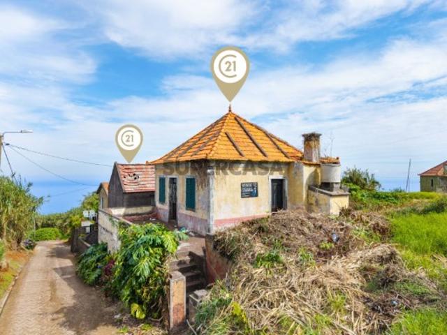 Moradia Tradicional com Terreno e Potencial Porto Moniz