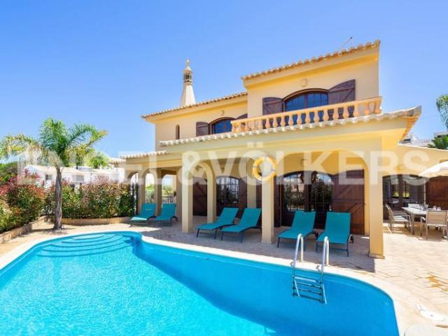 Moradia Tradicional com Vista Mar e a pé da Praia 433m² Albufeira e Olhos de Água