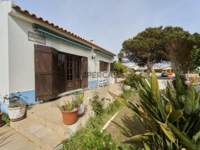 Moradia Tradicional com Jardim O Seu Refúgio de Família em Porto Covo
