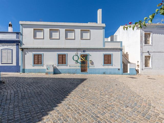 Moradia tradicional com jardim, vista mar e projeto aprovado. 190m² Vila Nova De Cacela