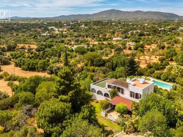 Moradia Tradicional com Piscina e Terreno amplo 168m² Moncarapacho e fuseta