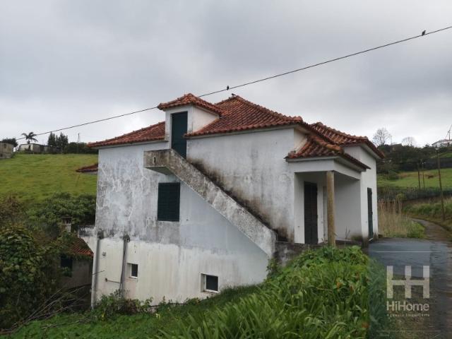 Moradia Tradicional para Recuperar | Santana, Madeira