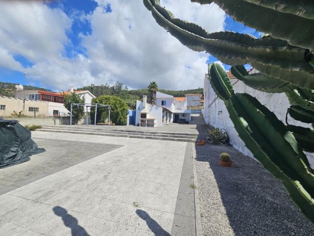 MORADIA TRADICIONAL RECENTEMENTE RENOVADA, COM UM INTERIOR MODERNO E JARDIM PERTO DE ALCOBAÇA