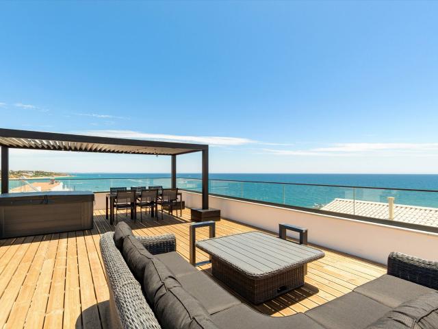Moradia Tradicional Reabilitada com Vista Mar Excecional, no. 126m² Albufeira e Olhos de Água
