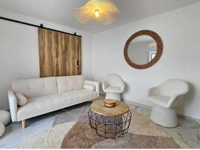 Moradia Tradicional Renovada com Jardim e Garagem em Coz A. 103m² Coz