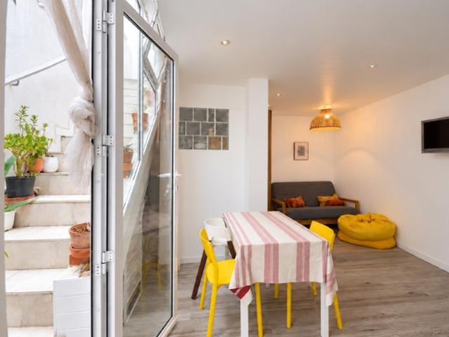 Moradia tradicional, renovada, 2 quartos, em Odiáxere