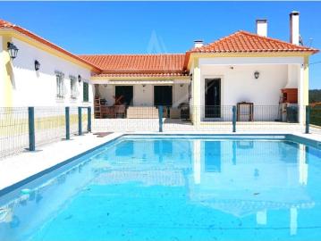Moradia Tradicional T4 Com Piscina E Jardim Gracieira 161m² A Dos Negros