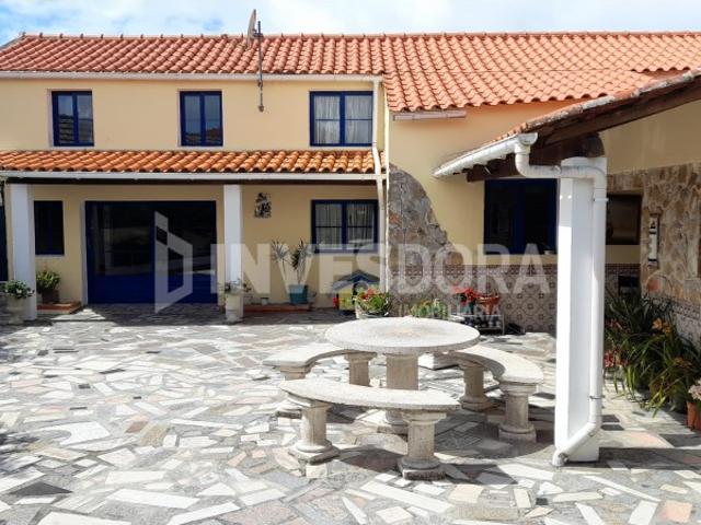 Moradia Tradicional T3 com Pátio Privativo, Piscina Aquecida e Jardim