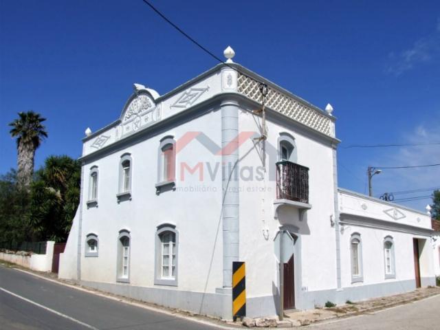 Moradia tradicional V2 com garagem Santa Catarina da Fonte do bispo