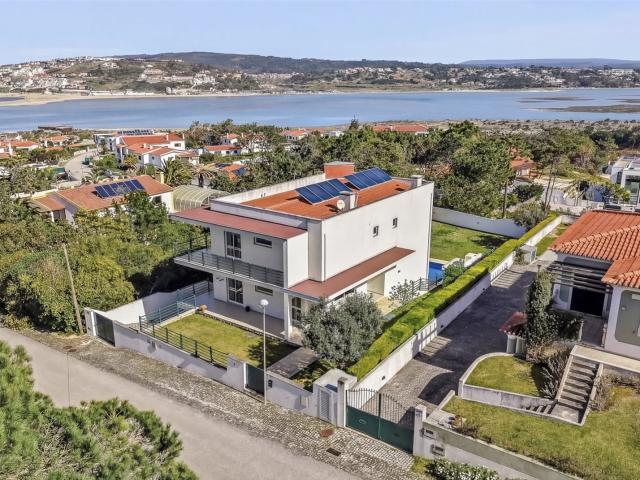 Moradia Triplex com Vistas Lagoa e Mar 320m² Óbidos Santa Maria
