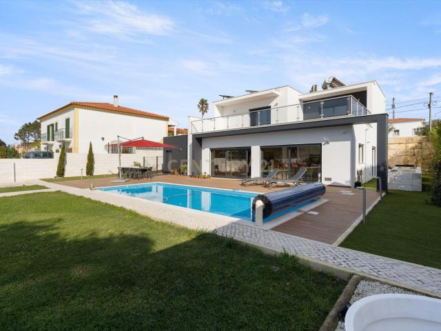 Moradia ultramoderna com 3 quartos: Vida sustentável na Cost. 227m² Nadadouro