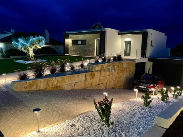 Moradia ultramoderna com 3 quartos: Vida sustentável na Costa da Prata