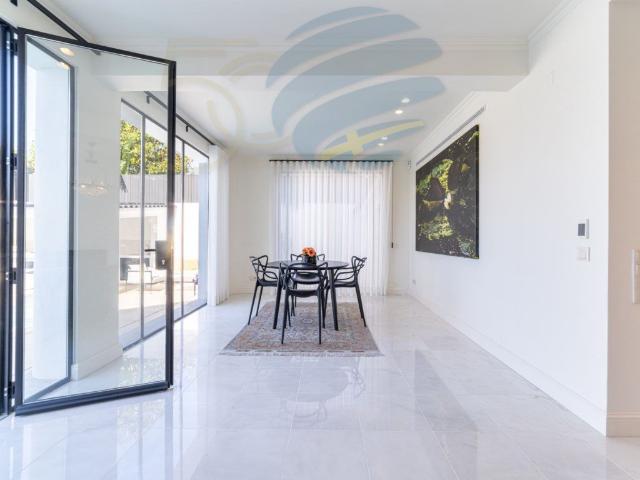 Moradia única, totalmente renovada, com design moderno, em B. 296m² Cascais e Estoril