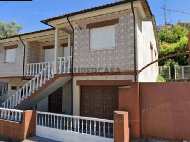 Moradia unifamiliar com 134 m2 e terraço