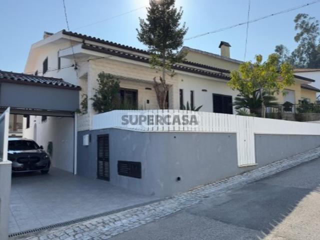 Moradia unifamiliar com jardim, garagem e anexos | Antuzede, Coimbra