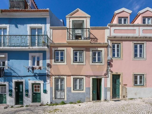 Moradia unifamiliar de 3 pisos com 2 Quartos, 2 WCs e 135m2. 135m² Belém