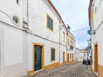 Moradia Unifamiliar T4 no Centro Histórico da Cidade Potencial de Divisão em 2 T2