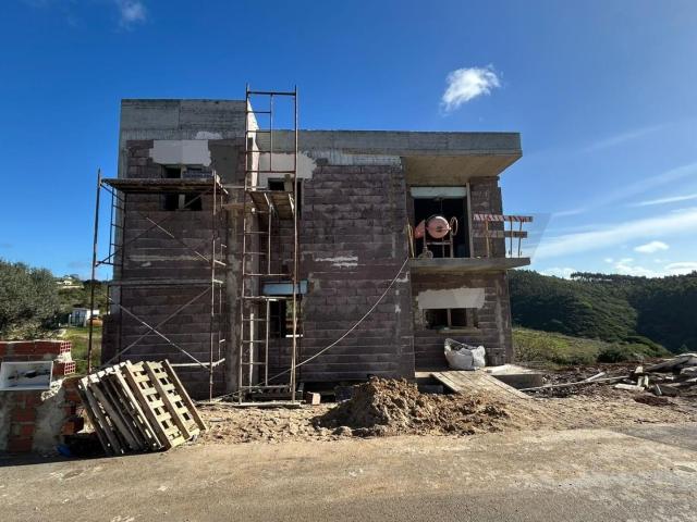 Moradia Unifamiliar T4 de Prestígio | Vista Desafogada | A 5 Minutos de Mafra