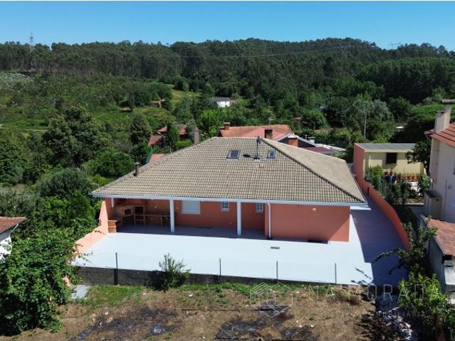 MORADIA UNIFAMILIAR T3+1 COM JARDIM EM CANEDO