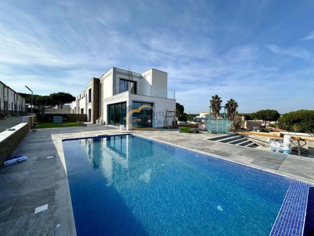 Moradia Unifamiliar T3 com piscina e jardim
