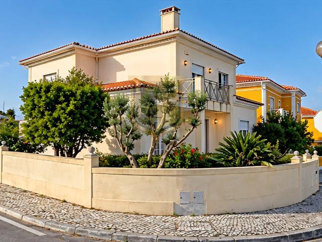 Moradia V4+1, com churrasqueira e garagem E jardim, Varatojo, Torres Vedras, Lisboa