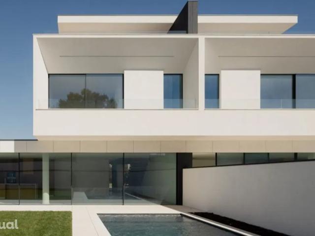 Moradia V4+1 com jardim, piscina e vistas de mar à venda em Valadares