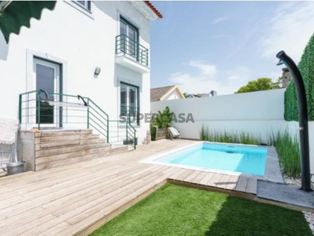Moradia V4+1 renovada, com piscina, em Alcochete