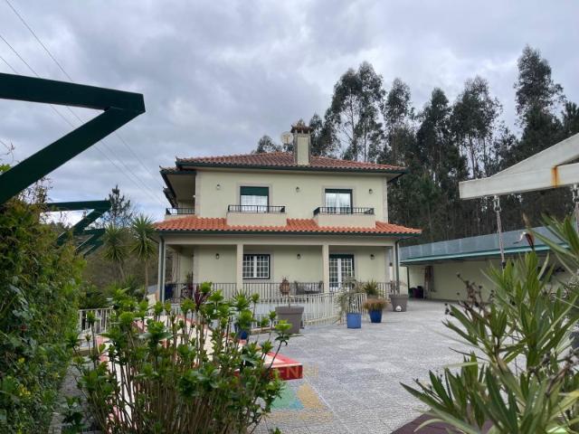 Moradia V4+2 em Rebordões Santa Maria, Ponte de Lima