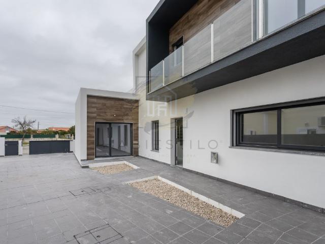 Moradia V4 nova com piscina 181m² Azeitão São Lourenço e São Simão