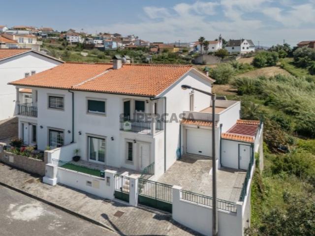 Moradia V4 com terraço a 3km de Leiria