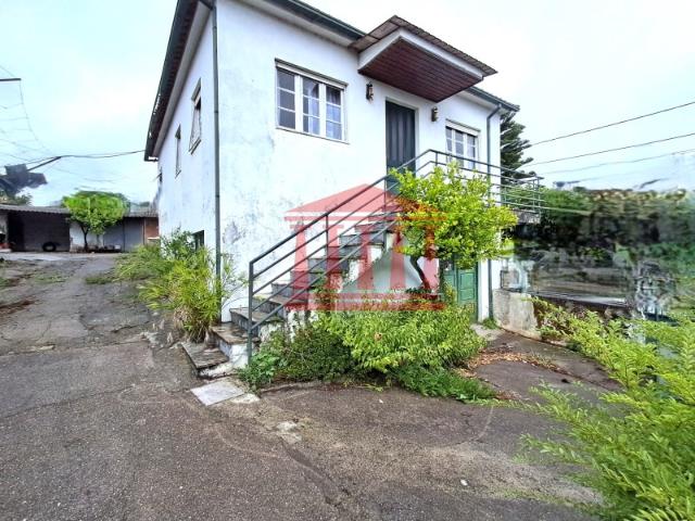 MORADIA V4 COM TERRENO G. STª MARIA