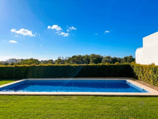 Moradia V4 com Vista Mar e Piscina Aquecida em Olhão