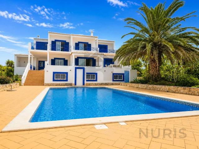 Moradia V4 com Vista Mar, Piscina e Jardim para venda em Lag. 215m² Luz