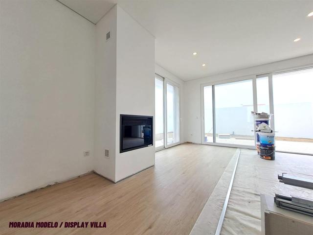 Moradia V4 com vista para o rio São Domingos 168m² Atouguia Da Baleia
