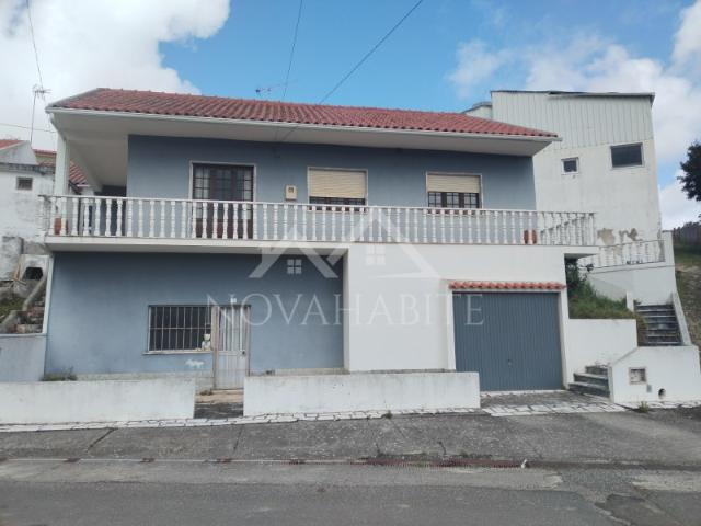 Moradia V4 com armazem perto de Torres Vedras