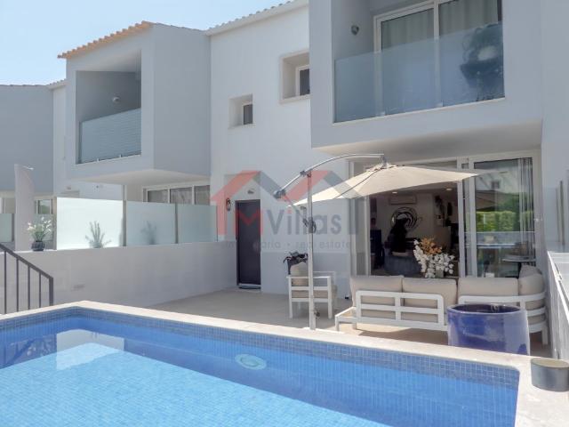 Moradia V4 com piscina a 4 minutos da praia Albufeira 252m² Albufeira e Olhos de Água
