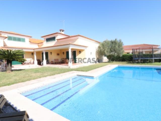 Moradia V4 com Piscina Benavente 680.000€