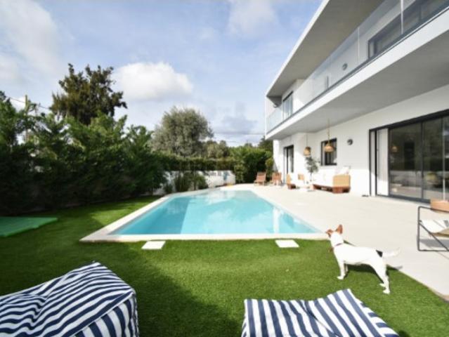 Moradia V4 com piscina e garagem perto Santa Barbara de Nexe