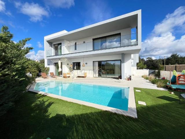 Moradia V4 com piscina e garagem perto Santa Barbara de Nexe 198m² Santa Bárbara De Nexe