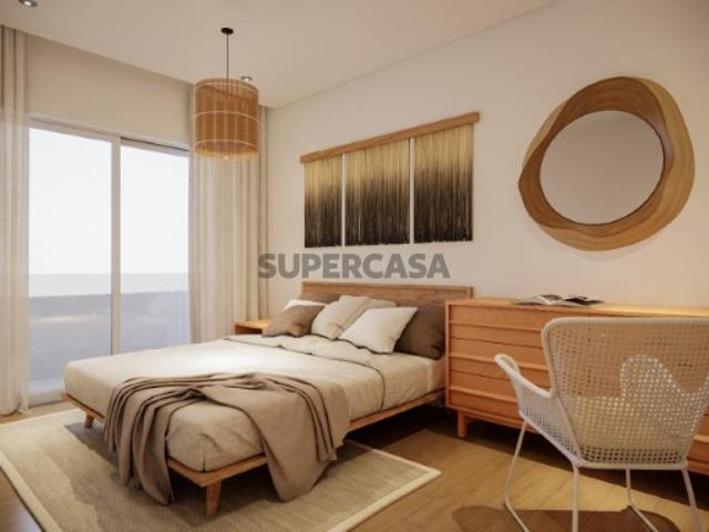 Moradia V4 com Piscina e Jardim em Trajouce