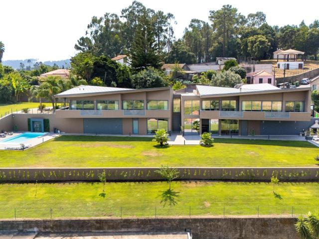 Moradia 4 quartos, Piscina e Jardim, Trofa 242m² Alvarelhos e Guidões