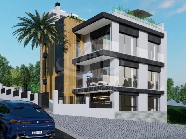 Moradia V4 com piscina em Santa Iria de Azóia, Loures