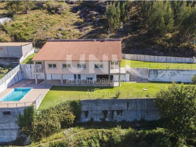 Moradia V4 com Piscina