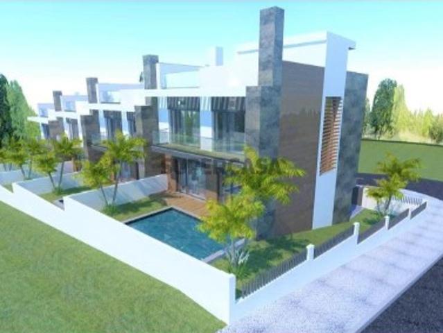 Moradia V4 com piscina