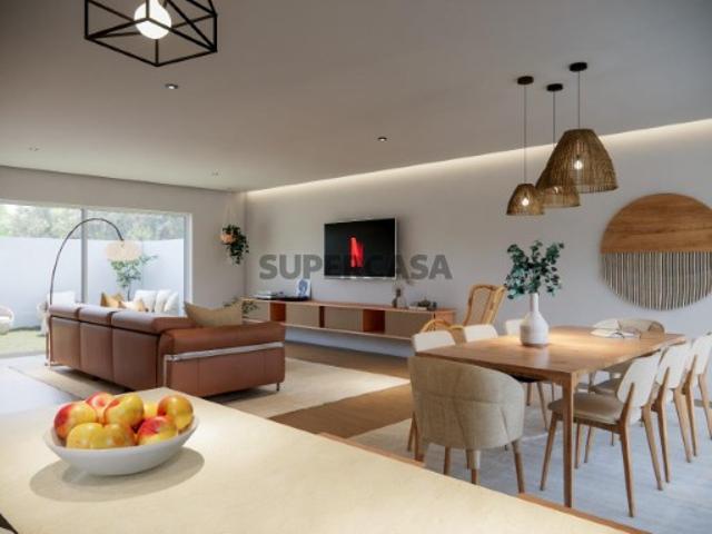 Moradia V4 Contemporânea com Piscina em Trajouce