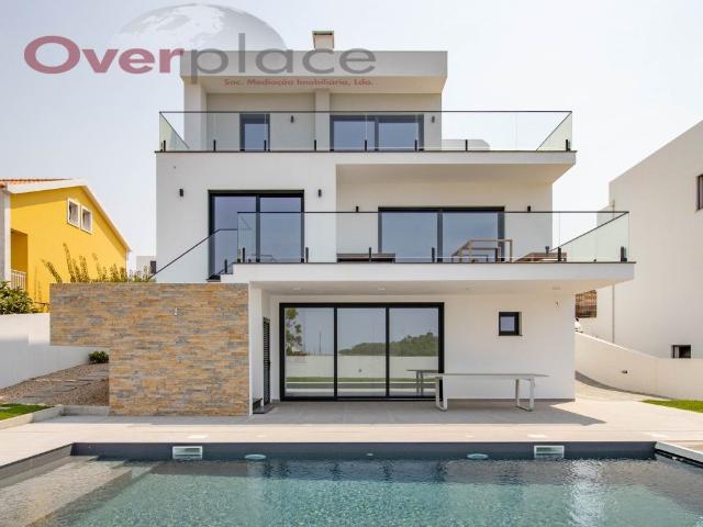 Moradia V4 contemporânea, com vista mar desafogada, situada. 0m² da Lourinhã e Atalaia
