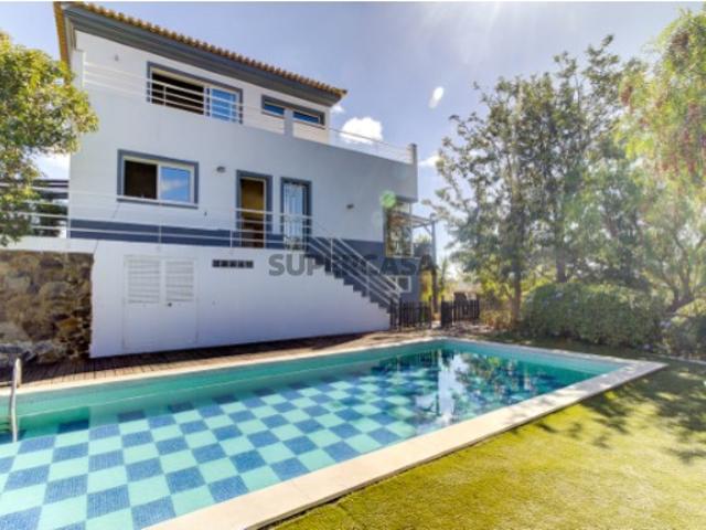Moradia V4 de Excelência com Piscina e Vistas Magníficas sobre o Campo com Terreno