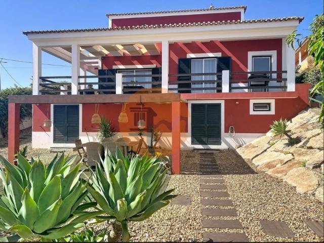 Moradia V4 de estilo mediterrânico com piscina, jardim privado e vistas panorâmicas, Castro Marim