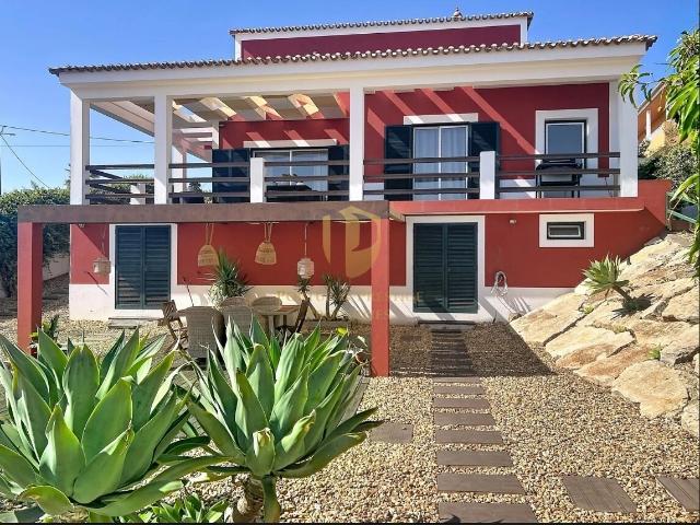 Moradia V4 de estilo mediterrânico com piscina, jardim privado e vistas panorâmicas, Castro Marim